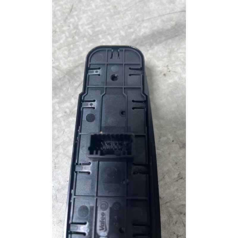 Interrupteur de leve vitre avant gauche RENAULT MEGANE 3 PHASE 1 d’occasion