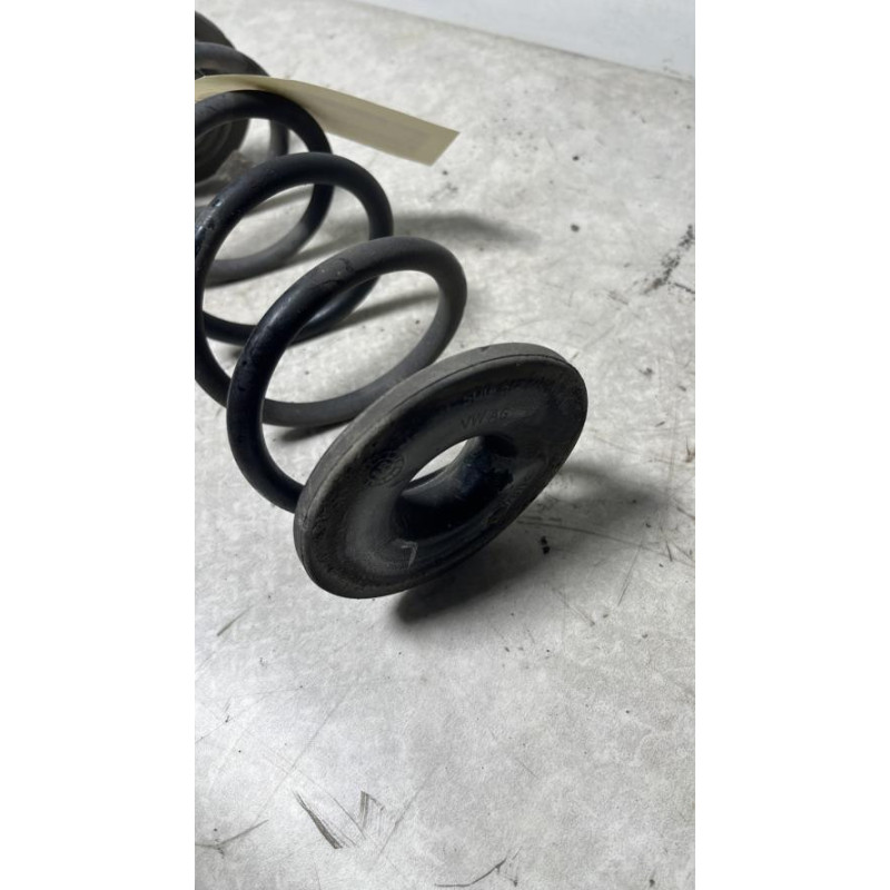 Ressort de suspension arriere gauche AUDI A3 3 SPORTBACK PHASE 2 d’occasion