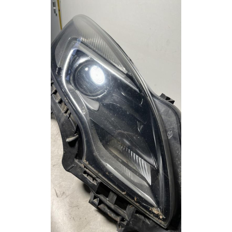 Optique avant principal droit (feux)(phare) OPEL ZAFIRA TOURER C PHASE 1 d’occasion