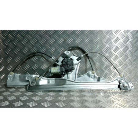 Leve vitre electrique avant gauche RENAULT CLIO 3 PHASE 1 d’occasion