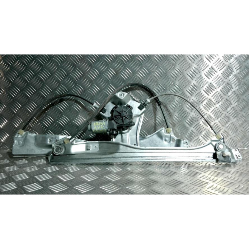 Leve vitre electrique avant gauche RENAULT CLIO 3 PHASE 1 d’occasion