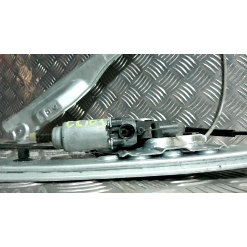 Leve vitre electrique avant gauche RENAULT CLIO 3 PHASE 1 d’occasion
