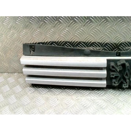 Calandre PEUGEOT 205 PHASE 2 d’occasion