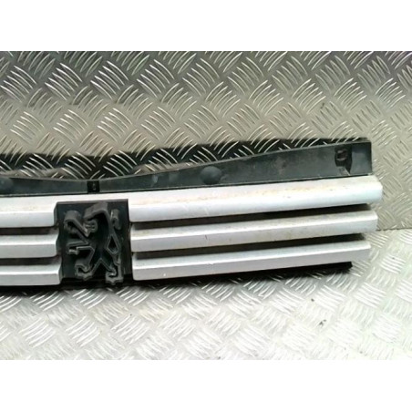 Calandre PEUGEOT 205 PHASE 2 d’occasion