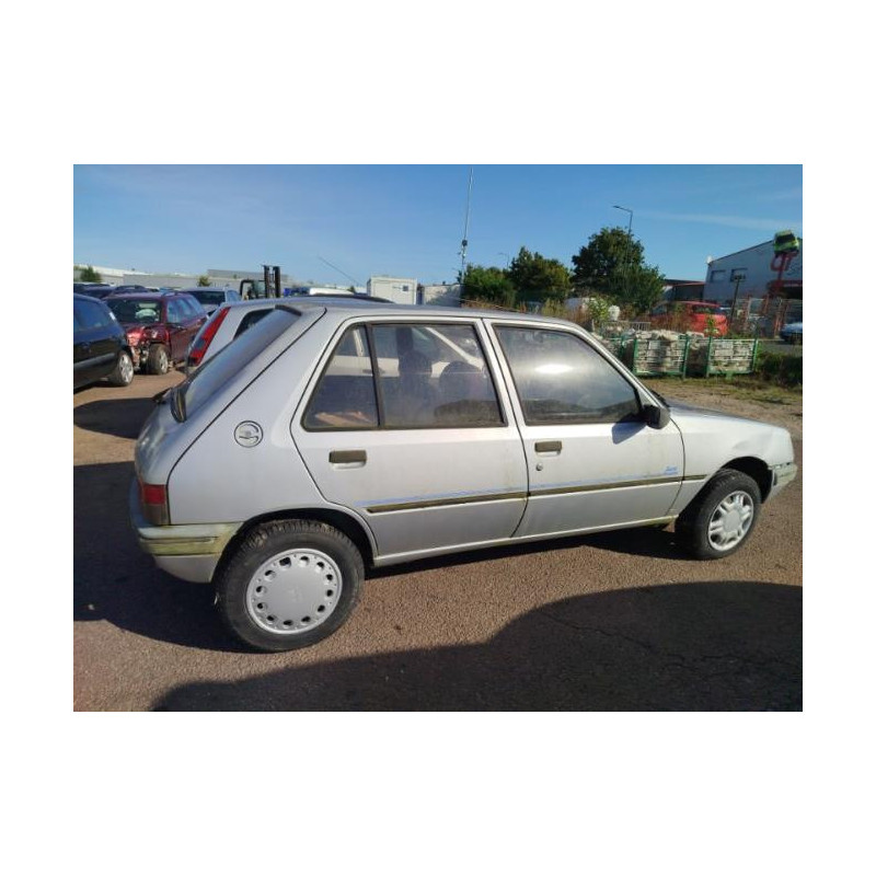 Calandre PEUGEOT 205 PHASE 2 d’occasion