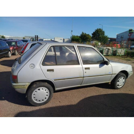 Calandre PEUGEOT 205 PHASE 2 d’occasion