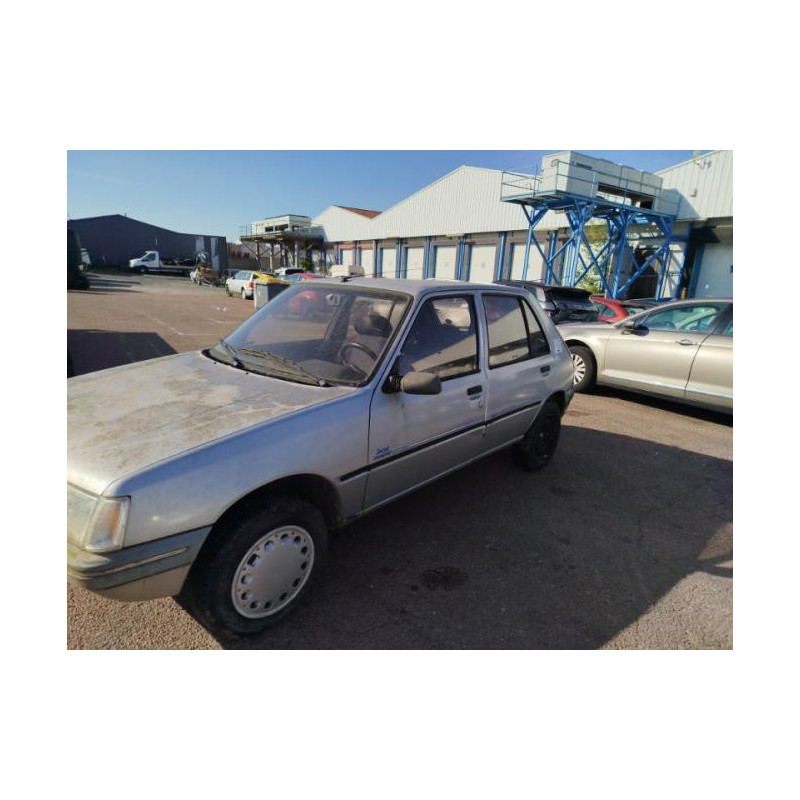 Calandre PEUGEOT 205 PHASE 2 d’occasion