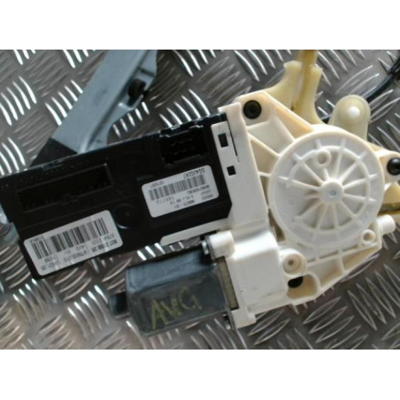 Leve vitre electrique avant gauche RENAULT LAGUNA 3 PHASE 1 d’occasion