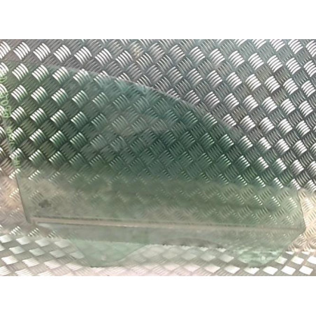 Vitre avant droit AUDI A4 3 AVANT PHASE 1 BREAK d’occasion