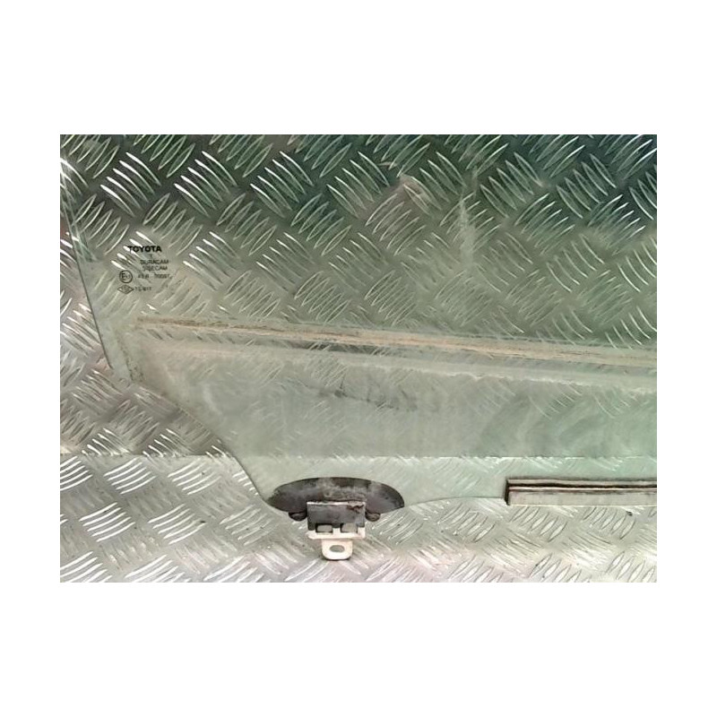 Vitre avant droit TOYOTA COROLLA VERSO 2 PHASE 2 d’occasion