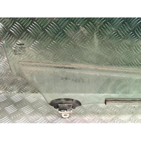 Vitre avant droit TOYOTA COROLLA VERSO 2 PHASE 2 d’occasion