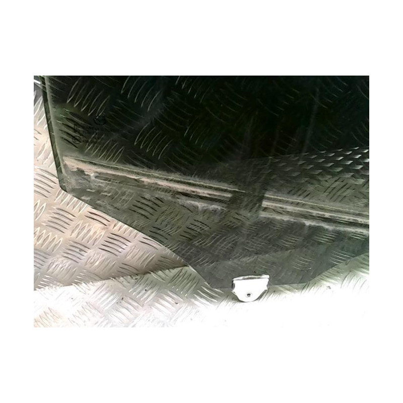 Vitre arriere droit MAZDA 3 3 PHASE 1 d’occasion