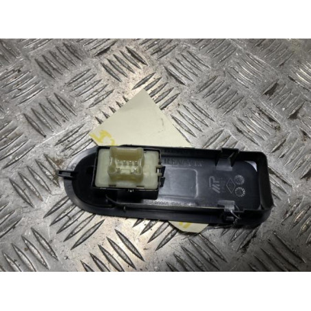 Interrupteur de leve vitre avant droit DACIA DUSTER 1 PHASE 2 d’occasion