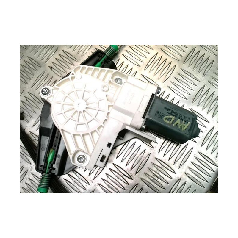 Leve vitre electrique avant droit AUDI A4 3 AVANT PHASE 1 BREAK d’occasion