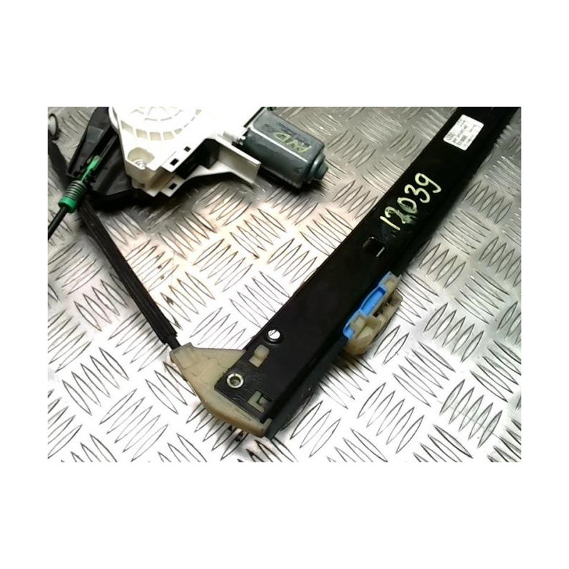 Leve vitre electrique avant droit AUDI A4 3 AVANT PHASE 1 BREAK d’occasion