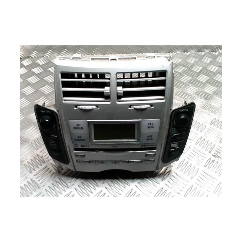 Autoradio d'origine TOYOTA YARIS 2 PHASE 1 d’occasion