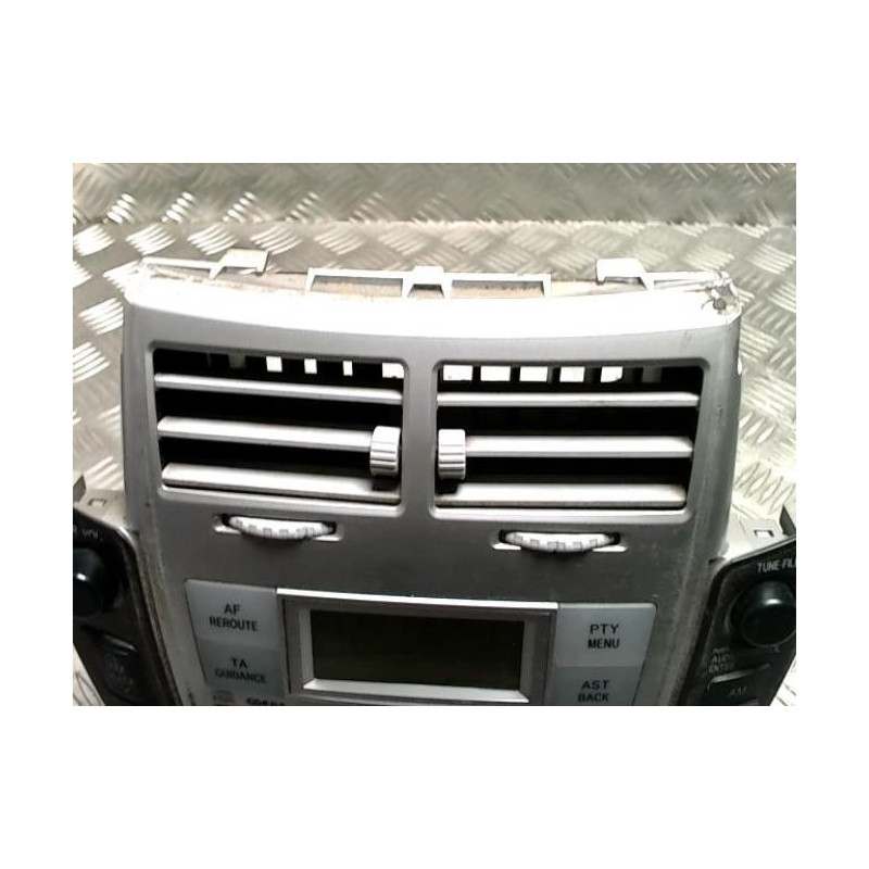 Autoradio d'origine TOYOTA YARIS 2 PHASE 1 d’occasion