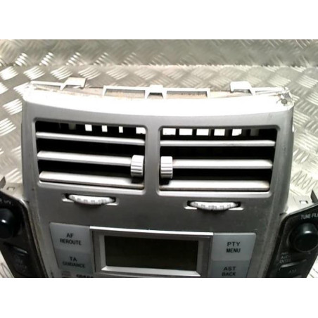 Autoradio d'origine TOYOTA YARIS 2 PHASE 1 d’occasion
