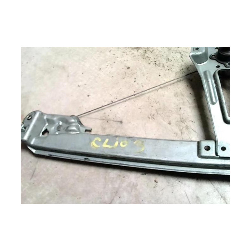 Leve vitre mecanique arriere gauche RENAULT CLIO 2 PHASE 1 d’occasion