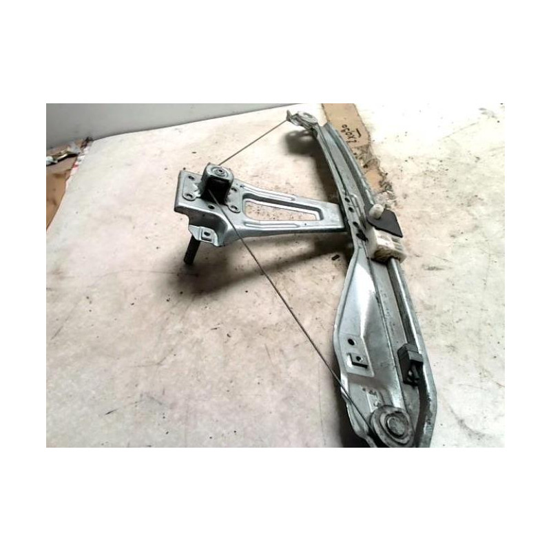 Leve vitre mecanique arriere gauche RENAULT CLIO 2 PHASE 1 d’occasion