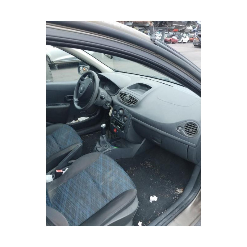 Pare boue avant gauche RENAULT CLIO 3 PHASE 1 d’occasion