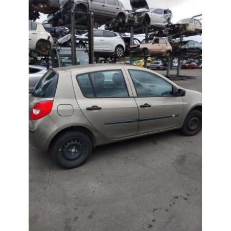 Pare boue avant gauche RENAULT CLIO 3 PHASE 1 d’occasion