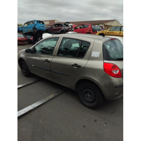 Pare boue avant gauche RENAULT CLIO 3 PHASE 1 d’occasion