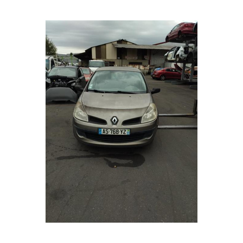 Pare boue avant gauche RENAULT CLIO 3 PHASE 1 d’occasion