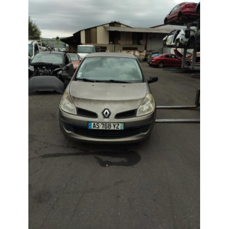 Pare boue avant gauche RENAULT CLIO 3 PHASE 1 d’occasion