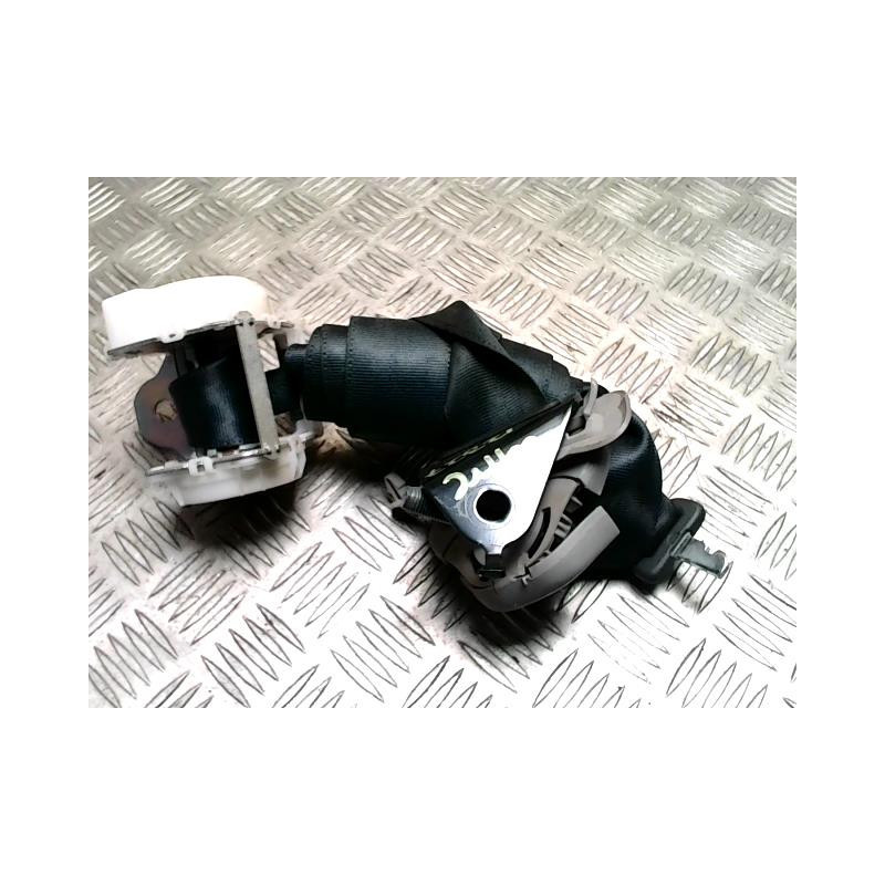 Ceinture arriere centrale TOYOTA YARIS 2 PHASE 1 d’occasion