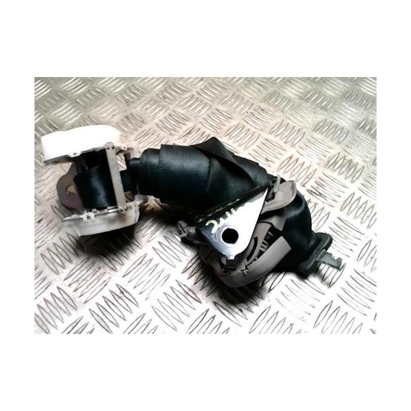 Ceinture arriere centrale TOYOTA YARIS 2 PHASE 1 d’occasion
