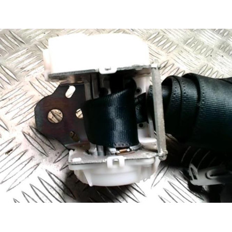 Ceinture arriere centrale TOYOTA YARIS 2 PHASE 1 d’occasion