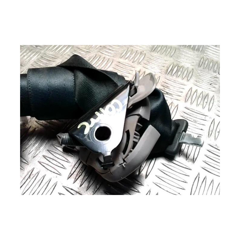 Ceinture arriere centrale TOYOTA YARIS 2 PHASE 1 d’occasion