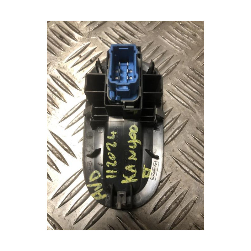 Interrupteur de leve vitre avant droit RENAULT KANGOO 2 PHASE 1 d’occasion