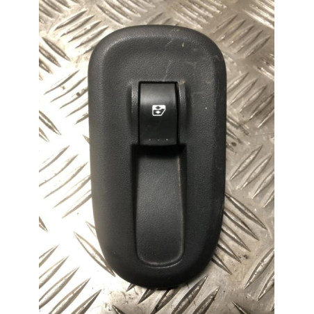 Interrupteur de leve vitre avant droit RENAULT KANGOO 2 PHASE 1 d’occasion