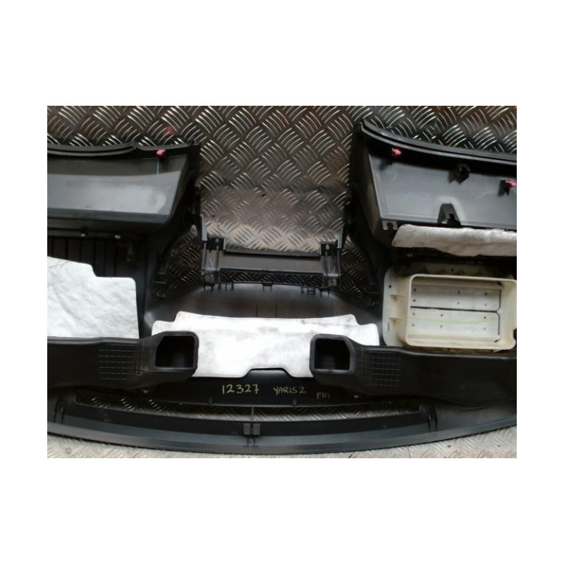 Tableau de bord TOYOTA YARIS 2 PHASE 1 d’occasion