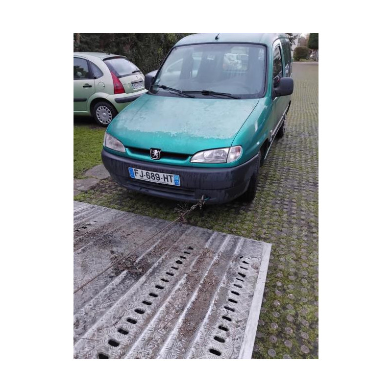 Calandre PEUGEOT PARTNER 1 PHASE 1 d’occasion