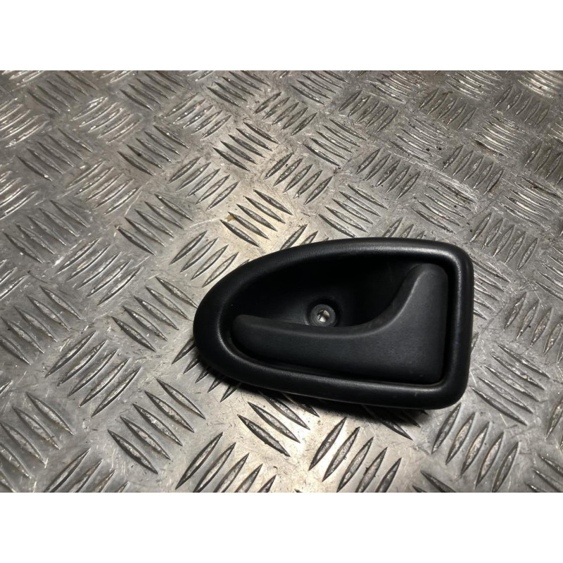 Poignee interieur avant droit RENAULT TRAFIC 2 PHASE 2 d’occasion