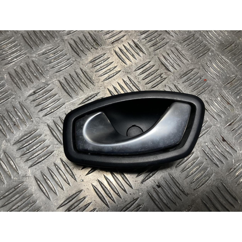 Poignee interieur avant gauche RENAULT CLIO 4 PHASE 1 d’occasion