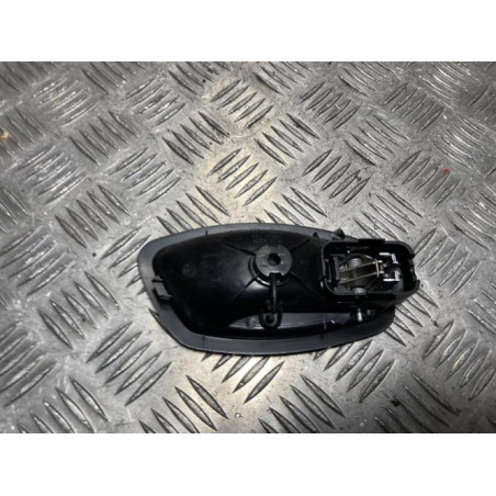 Poignee interieur avant gauche RENAULT CLIO 4 PHASE 1 d’occasion