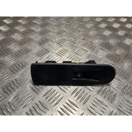 Interrupteur de leve vitre avant droit RENAULT CLIO 4 PHASE 1 d’occasion