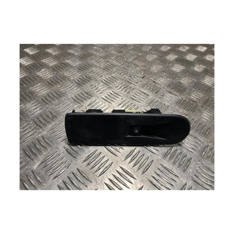 Interrupteur de leve vitre avant droit RENAULT CLIO 4 PHASE 1 d’occasion