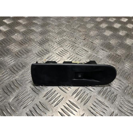 Interrupteur de leve vitre avant droit RENAULT CLIO 4 PHASE 1 d’occasion