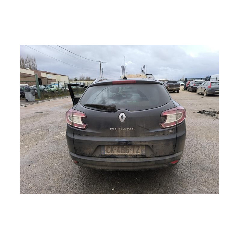 Pare choc arriere RENAULT MEGANE 3 PHASE 1 BREAK d’occasion