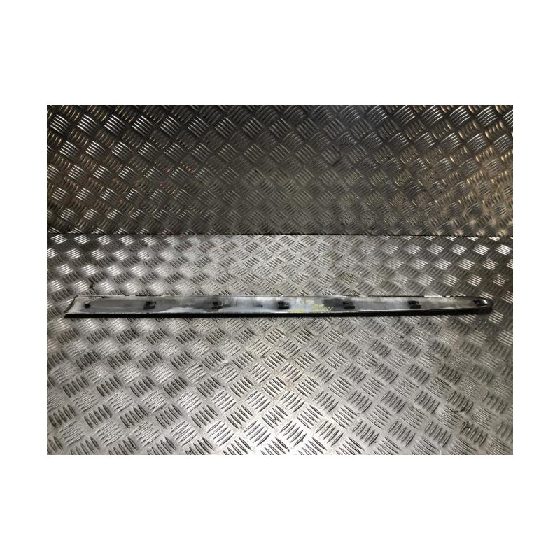 Baguette de porte avant droite PEUGEOT 206+ d’occasion