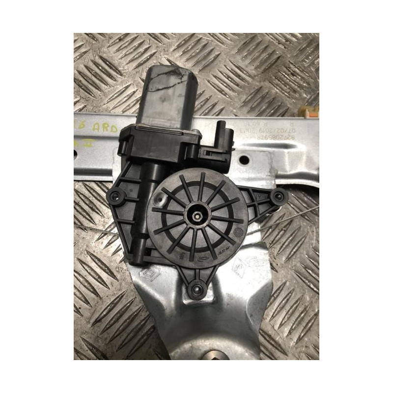 Interrupteur de leve vitre arriere droit DACIA DUSTER 2 PHASE 1 d’occasion