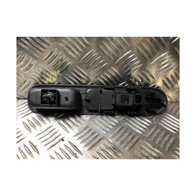 Interrupteur de leve vitre avant droit PEUGEOT 5008 1 PHASE 1 d’occasion