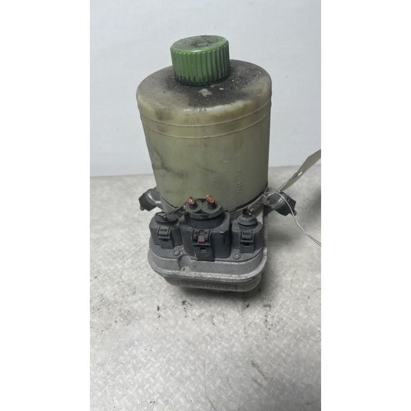 Pompe de direction VOLKSWAGEN POLO 4 PHASE 2 d’occasion