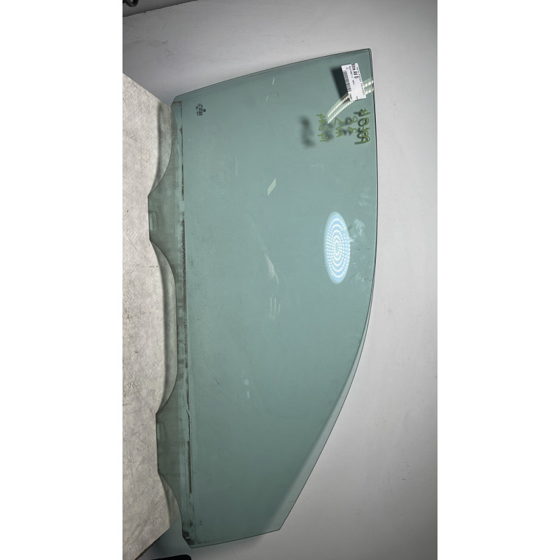 Vitre avant droit VOLKSWAGEN POLO 4 PHASE 2 d’occasion