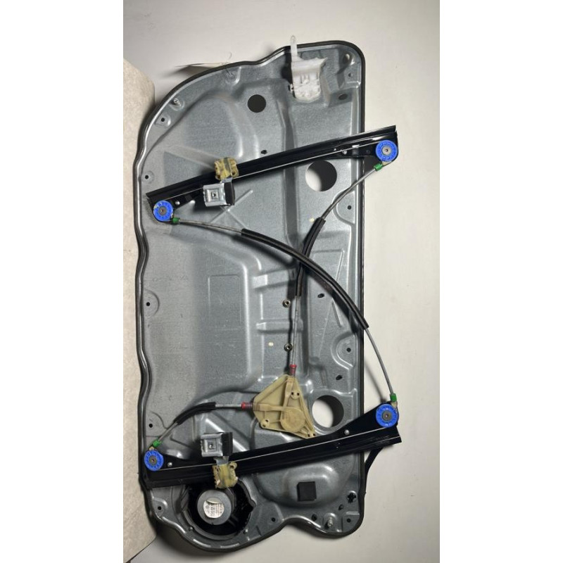 Leve vitre electrique avant droit VOLKSWAGEN POLO 4 PHASE 2 d’occasion